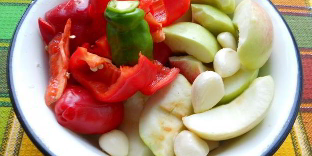 соус томатный с яблоками и баклажанами в мультиварке