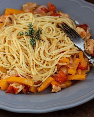 Заправка для спагетти из куриного филе с овощами