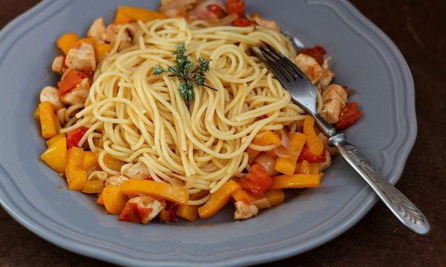 Рецепт заправки для спагетти из куриного филе с овощами