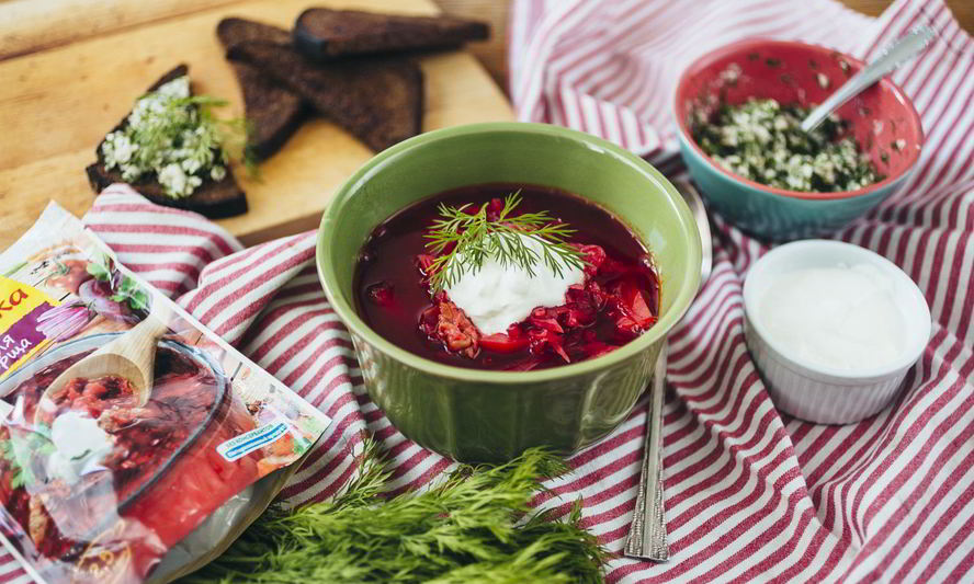 Рецепт борща из говядины с гренками из бородинского хлеба со смальцем