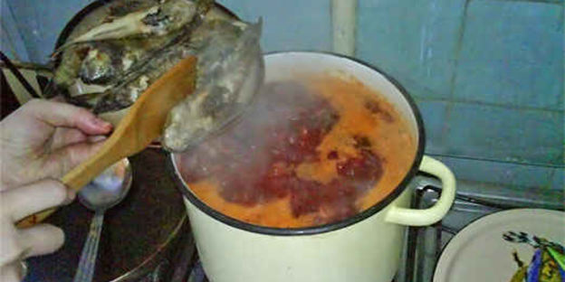 борщ с бычками и фасолью