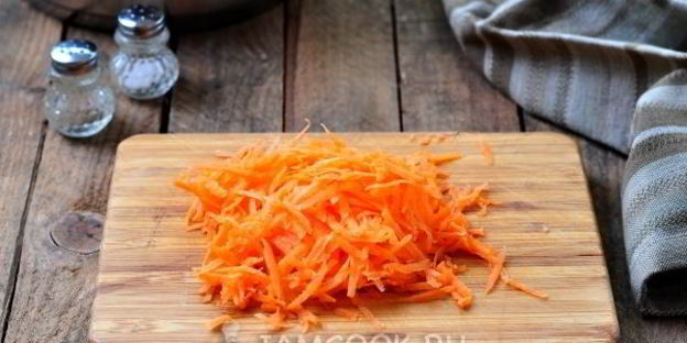 борщ со свеклой и свежей капустой