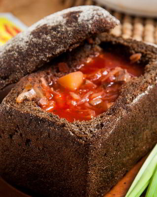 Борщ в буханке Бородинского