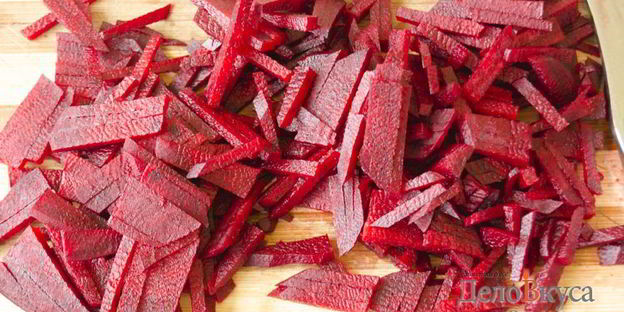 красный украинский борщ со свеклой