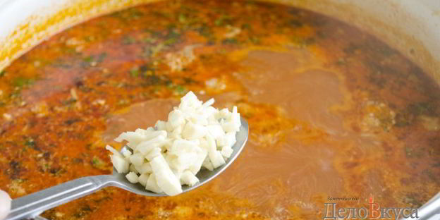 красный украинский борщ со свеклой