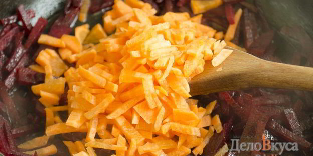 красный украинский борщ со свеклой