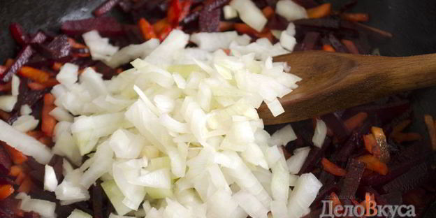 красный украинский борщ со свеклой