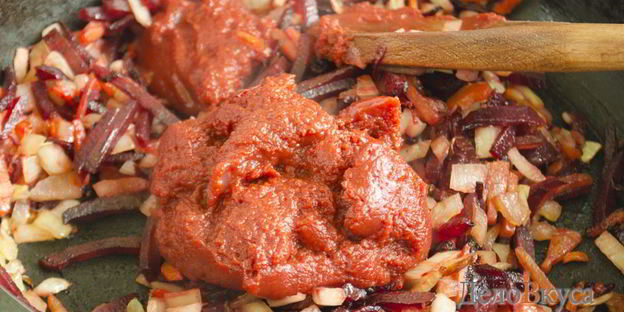 красный украинский борщ со свеклой