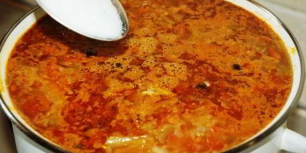 летний борщ без свеклы с помидорами