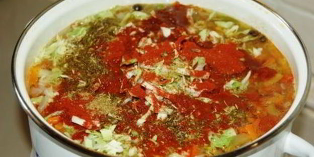 летний борщ без свеклы с помидорами