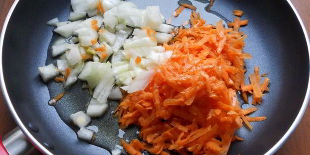 постный борщ с килькой и фасолью