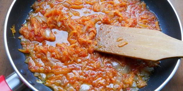 постный борщ с килькой и фасолью