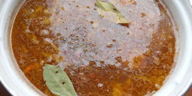 постный борщ с килькой и фасолью