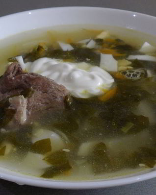 Зеленый борщ с консервированным щавелем