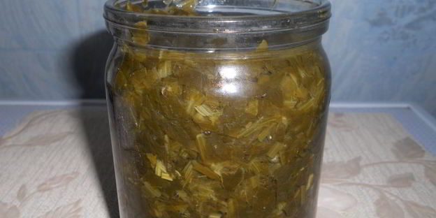 зеленый борщ с курицей и томатом