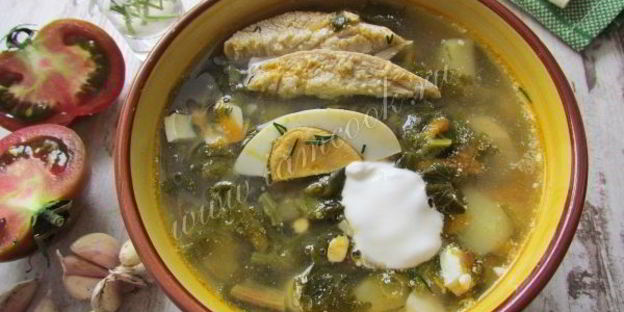 зеленый борщ со шпинатом и щавелем