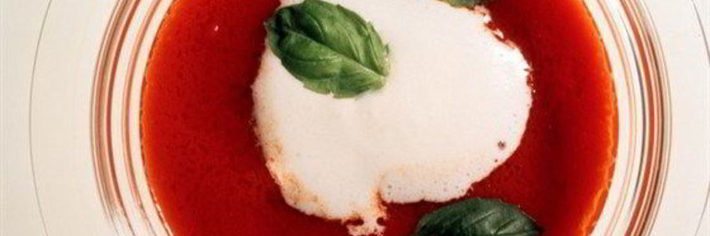 Быстрый томатный суп с базиликом