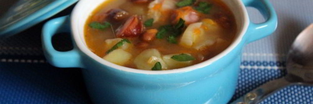 Фасолевый суп с охотничьими колбасками