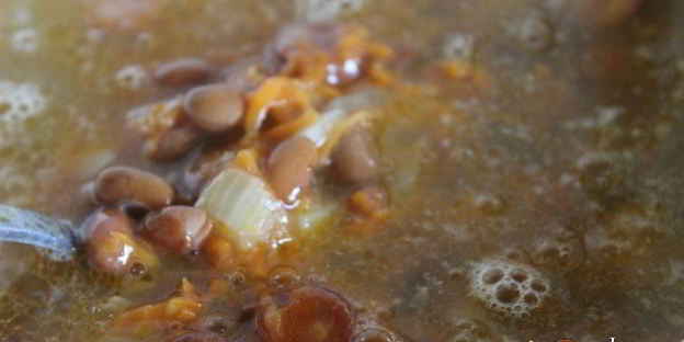 фасолевый суп с охотничьими колбасками