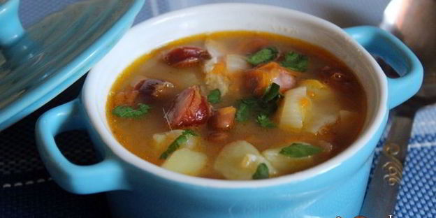 фасолевый суп с охотничьими колбасками