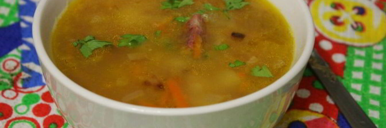 Гороховый суп с копченой колбасой