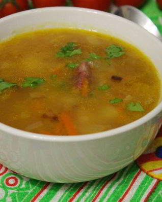 Гороховый суп с копченой колбасой