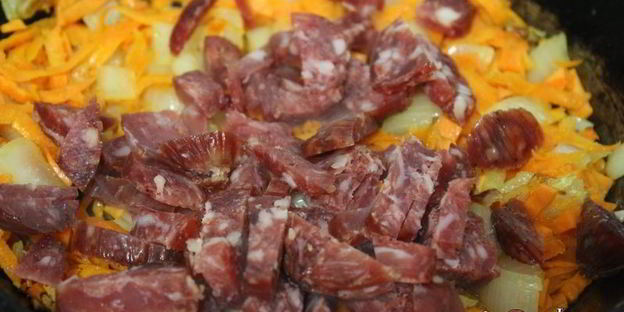 гороховый суп с копченой колбасой