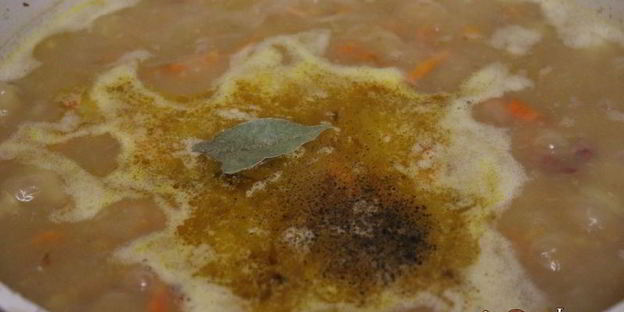 гороховый суп с копченой колбасой