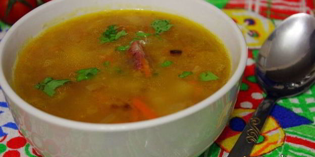 гороховый суп с копченой колбасой