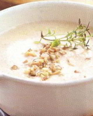 Грибной крем-суп с чесночными гренками