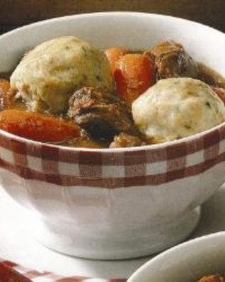 Густой суп из говядины с картофельными клецками