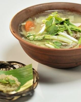 Камбоджийский суп с лапшой и овощами