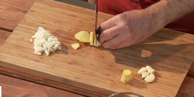 камбоджийский суп с лапшой и овощами