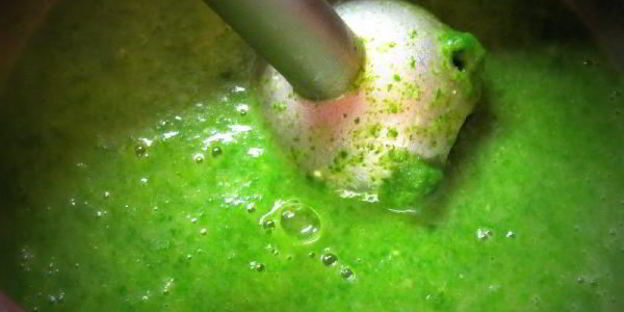 крем-суп с картофелем и шпинатом