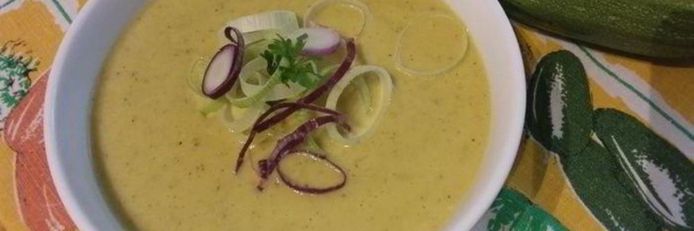 Легкий крем-суп из кабачков с карри