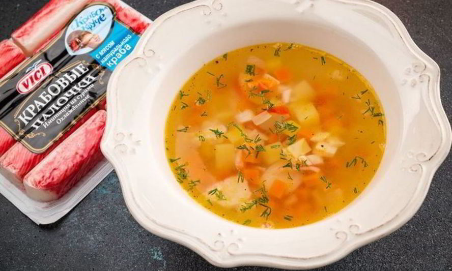 Рецепт легкого супа с крабовыми палочками