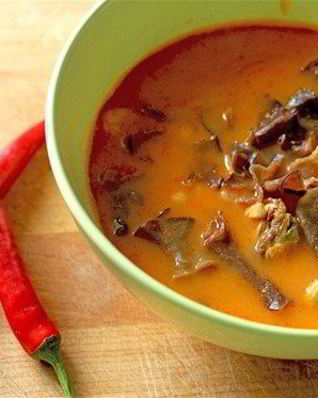 Острый суп с рисовой лапшой