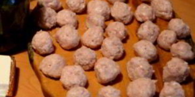 щавелевый супчик с фрикадельками и плавленым сыром