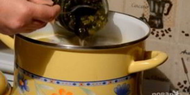 щавелевый супчик с фрикадельками и плавленым сыром