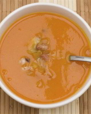 Суп из каштанов с тыквой и пармской ветчиной