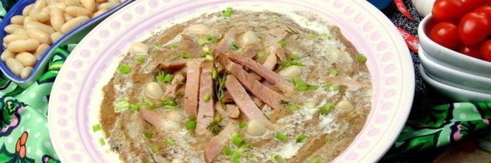 Фасолевый суп-пюре на основе ржаного хлеба