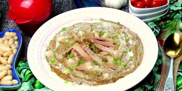 фасолевый суп-пюре на основе ржаного хлеба