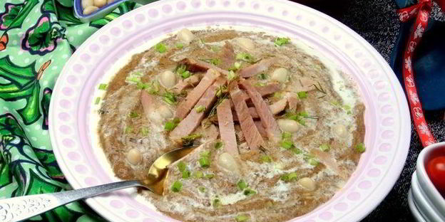 фасолевый суп-пюре на основе ржаного хлеба