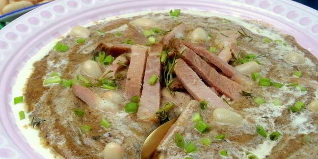 фасолевый суп-пюре на основе ржаного хлеба