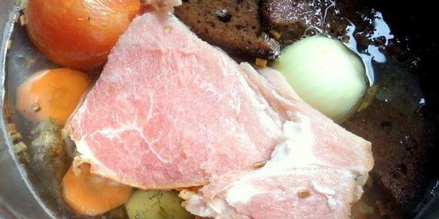 фасолевый суп-пюре на основе ржаного хлеба