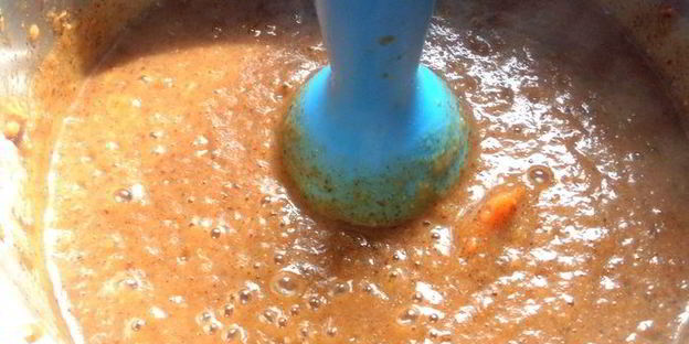 фасолевый суп-пюре на основе ржаного хлеба