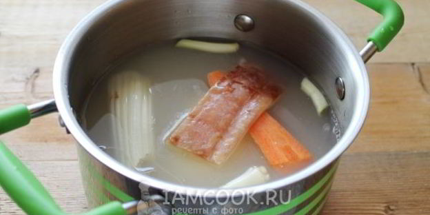 гороховый суп-пюре с варено-копченой грудинкой