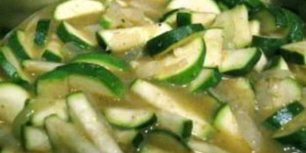 летний суп-пюре из картофеля и цукини