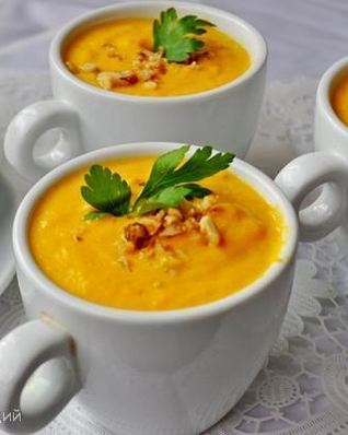 Морковно-сливочный суп-пюре с карри и ананасами