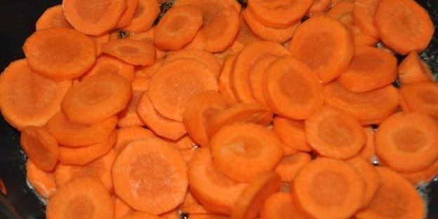 морковно-сливочный суп-пюре с карри и ананасами